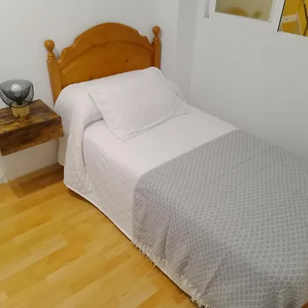 Bonito Piso De 2 * Hijar (Granada)
